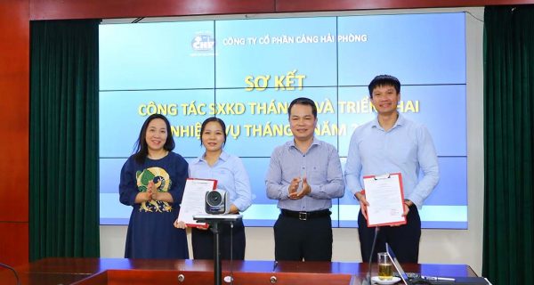 Cảng Hải Phòng giữ đà tăng trưởng, đẩy mạnh số hóa và chăm sóc khách hàng