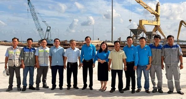 Công đoàn Hàng hải Việt Nam dành gần 16 tỉ đồng chăm lo người lao động